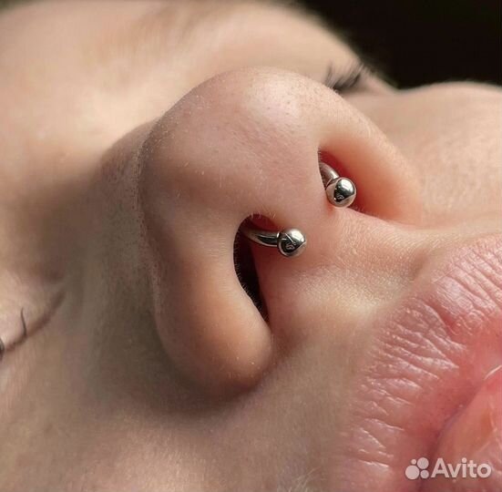 Модель на пирсинг