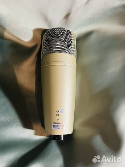 Студийный микрофон Behringer C-1U с держателем б/у