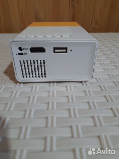 Домашний кинотеатр (проектор) YG-300