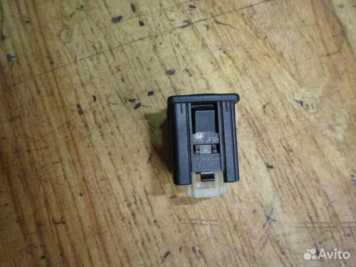 Кнопка освещения панели приборов Mazda Tribute (E