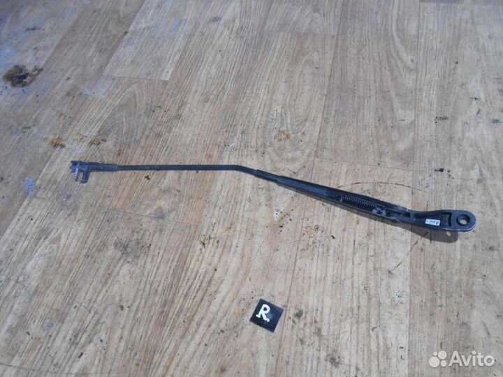 Поводок стеклоочистителя передний правый Mazda 3