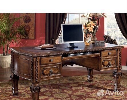 Стол компьютерный резной