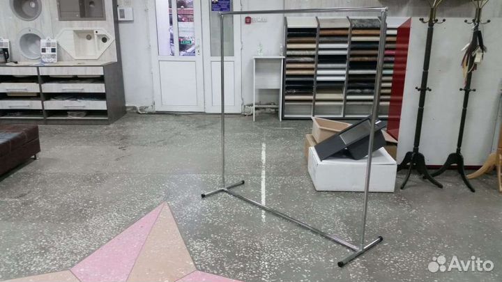 Трубная вешалка для вещей