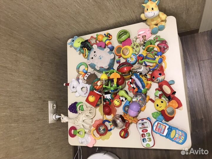 Развивающие игрушки для малышей пакетом
