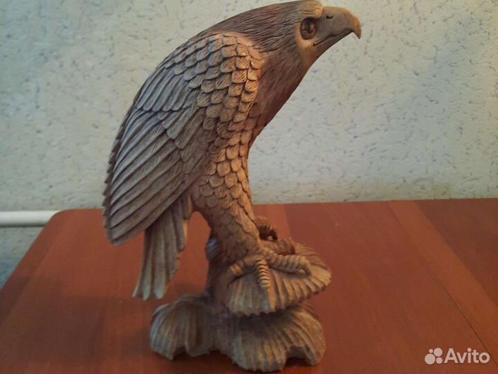 Статуэтка орла