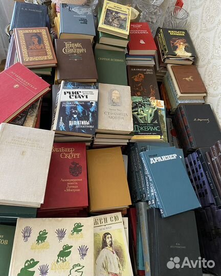 Много книг