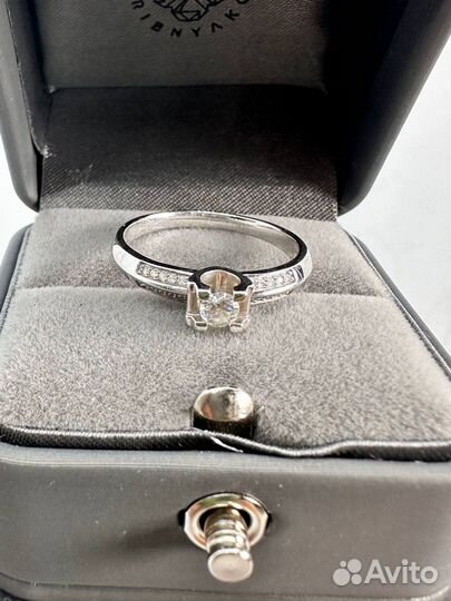 Золотое кольцо с якутскими бриллиантами