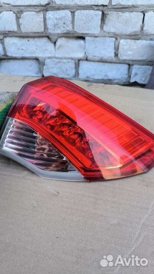 Фонарь задний правый на крыло рено лагуна 3 хэчбек
