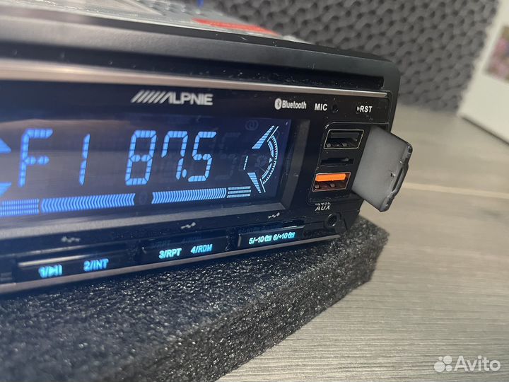 Громкая магнитола Alpine с блютузом