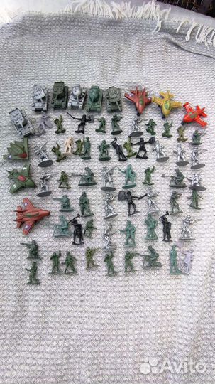 Набор солдатиков, рыцарей, самолетиков и танков