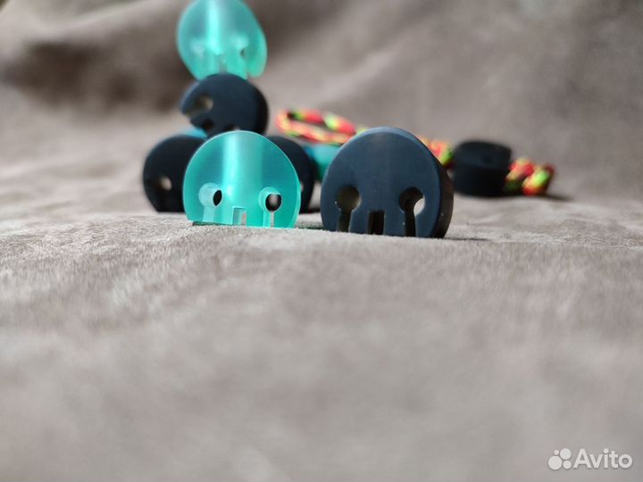 Брелок EDC темляк с бусиной череп из абс-пластика