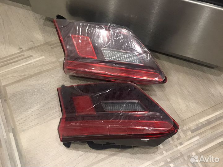 Фонарь задний в крышку багажника Фольксваген тигуа