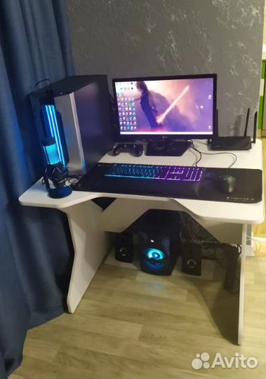 Компьютерный стол