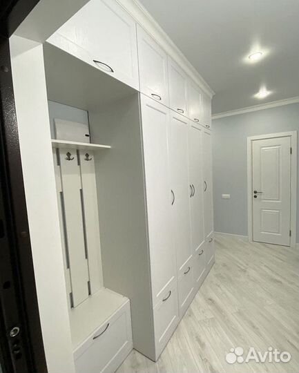 Зеркальный шкаф