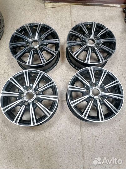 Продам комплект литых дисков на тойоту