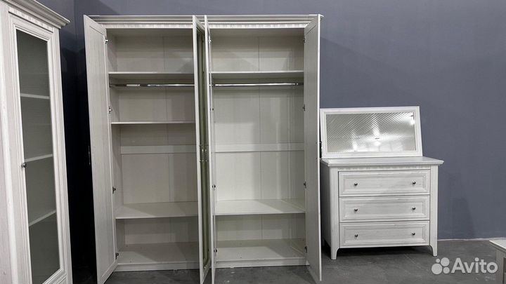 Спальный гарнитур