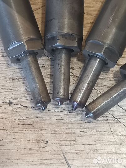 Форсунка топливная электрическая Skoda Octavia A5