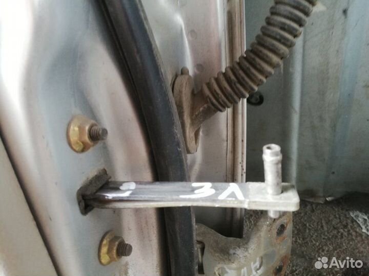 Ограничитель двери задний левый Mazda Demio 1.3