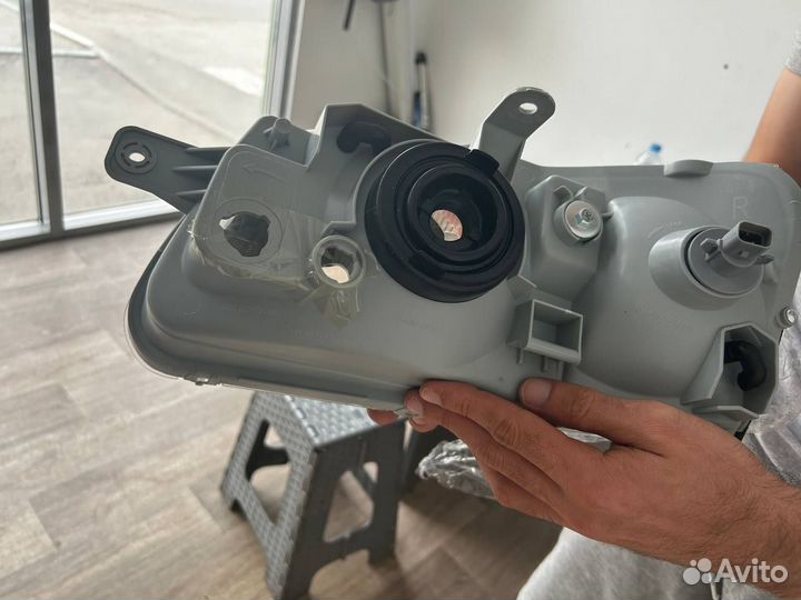 Фара правая Hyundai Accent