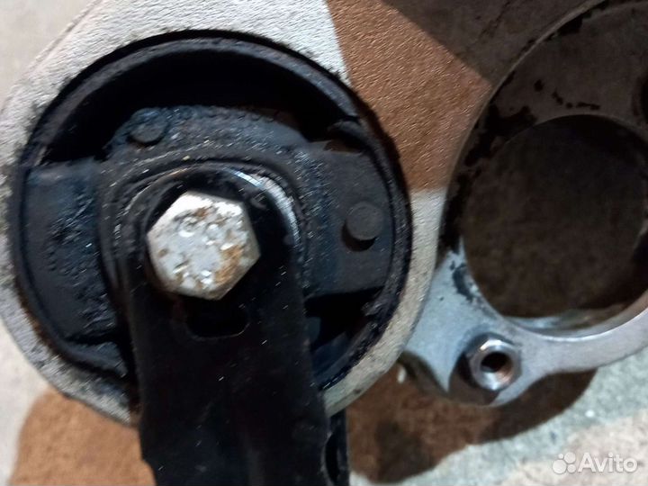 Кронштейн крепления правого привода Citroen Berlin