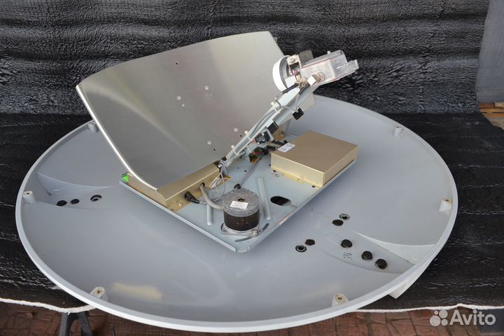 Автомобильная спутниковая антена tracvision