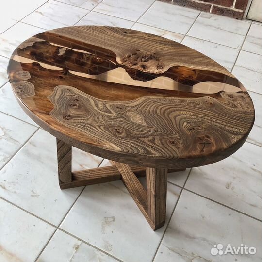 Овальный журнальный стол из массива карагача