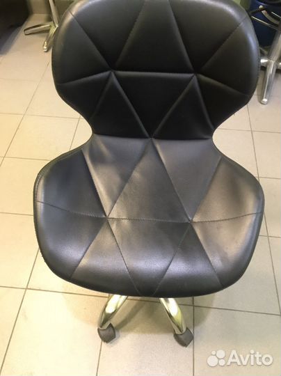 Кресло для мастера маникюра Ракушка