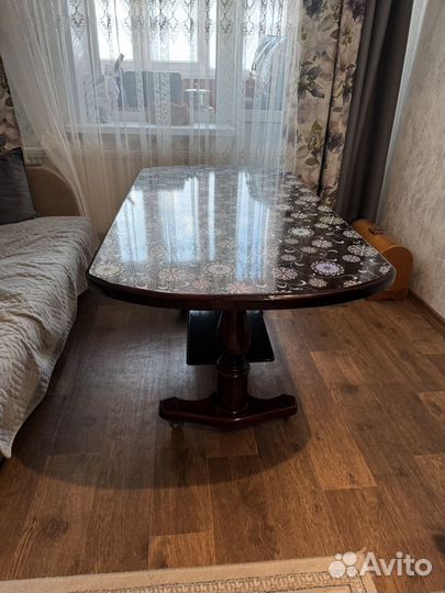 Кухонный стол и стулья