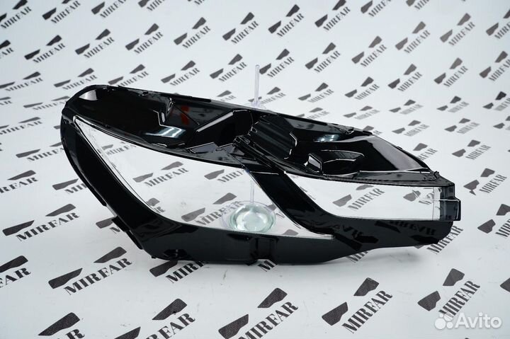 Правое стекло фары Volkswagen Arteon 2017-2020