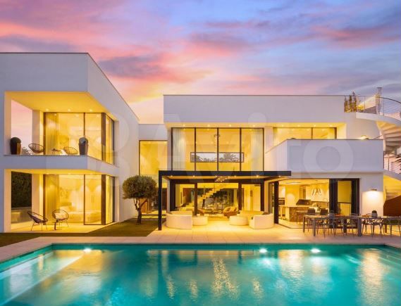 Коттедж 275 м² на участке 5 сот.