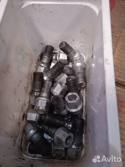 Болты для литых дисков