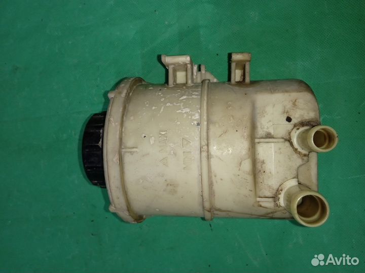 Renault Sandero l бачок гидроусилителя