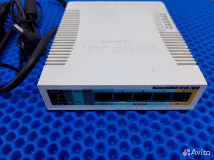 Роутер точка доступа Mikrotik RB951Ui-2HnD