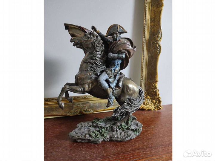 Наполеон статуэтка