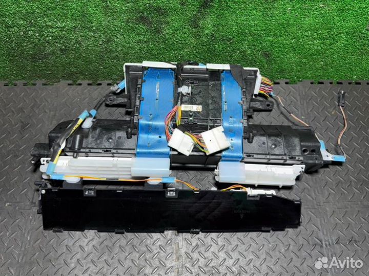 Щиток приборов (приборная панель) Toyota Prius