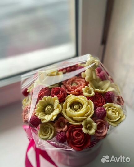 Шоколадные розы в коробке