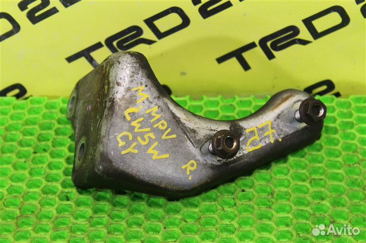 Кронштейн привода, полуоси передний правый Mazda