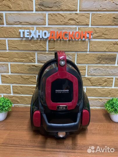Пылесос с контейнером для пыли Redmond RV-C336