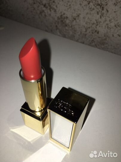 Помада Estee Lauder