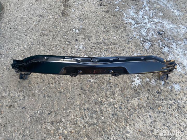 Mitsubishi l200 усилитель переднего бампера