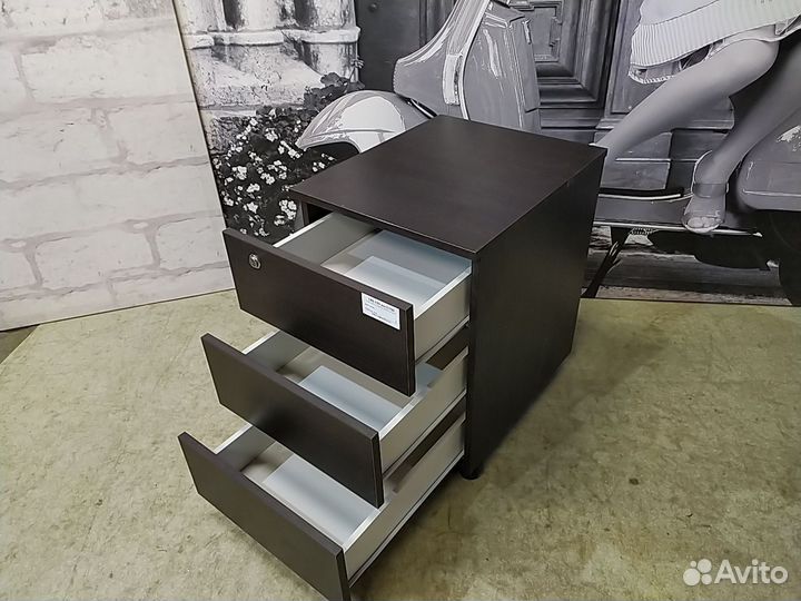 Тумба подкатная, 3 ящика бу 09-239