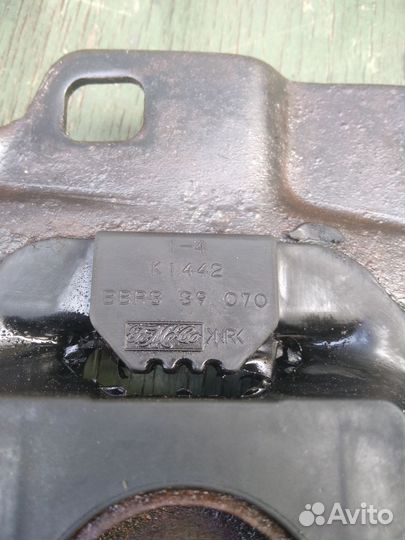 Mazda 3 BL подушка кпп