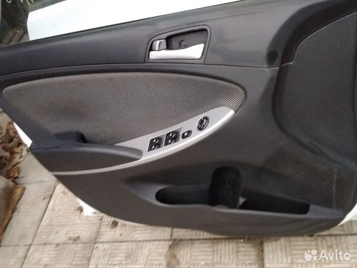 Hyundai Solaris обшивка двери