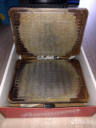 Электровафельница Лакомка эв-0,8/220