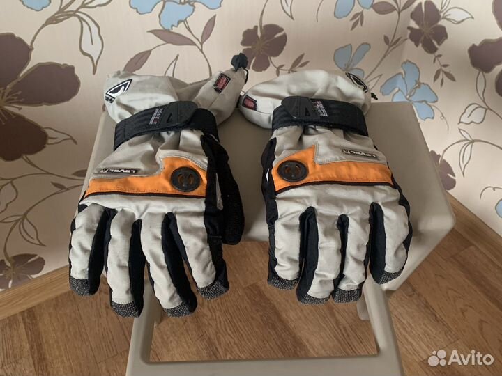 Горнолыжный шлем