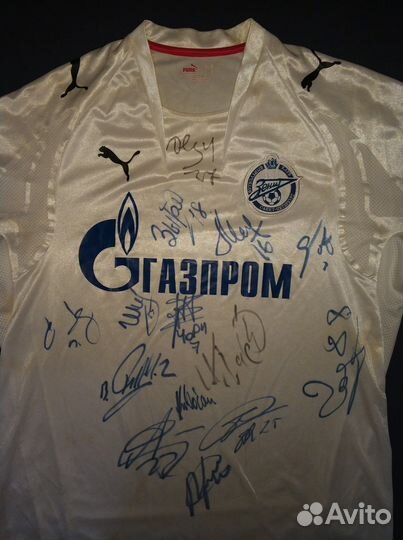 Легендарная футболка с автографами футболистов