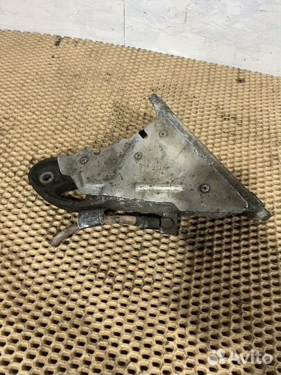 Кронштейн двигателя правый bmw e46 m52 m54