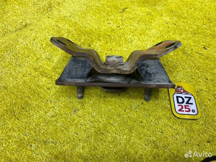 Подушка коробки передач передняя Toyota Land