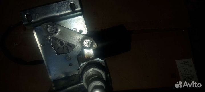 Левый дворник автобуса паз 24в