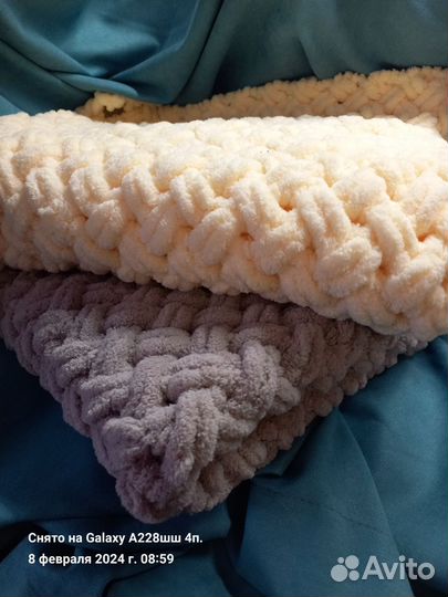 Плед,подушки,пенетки детский вязаный ручная работа